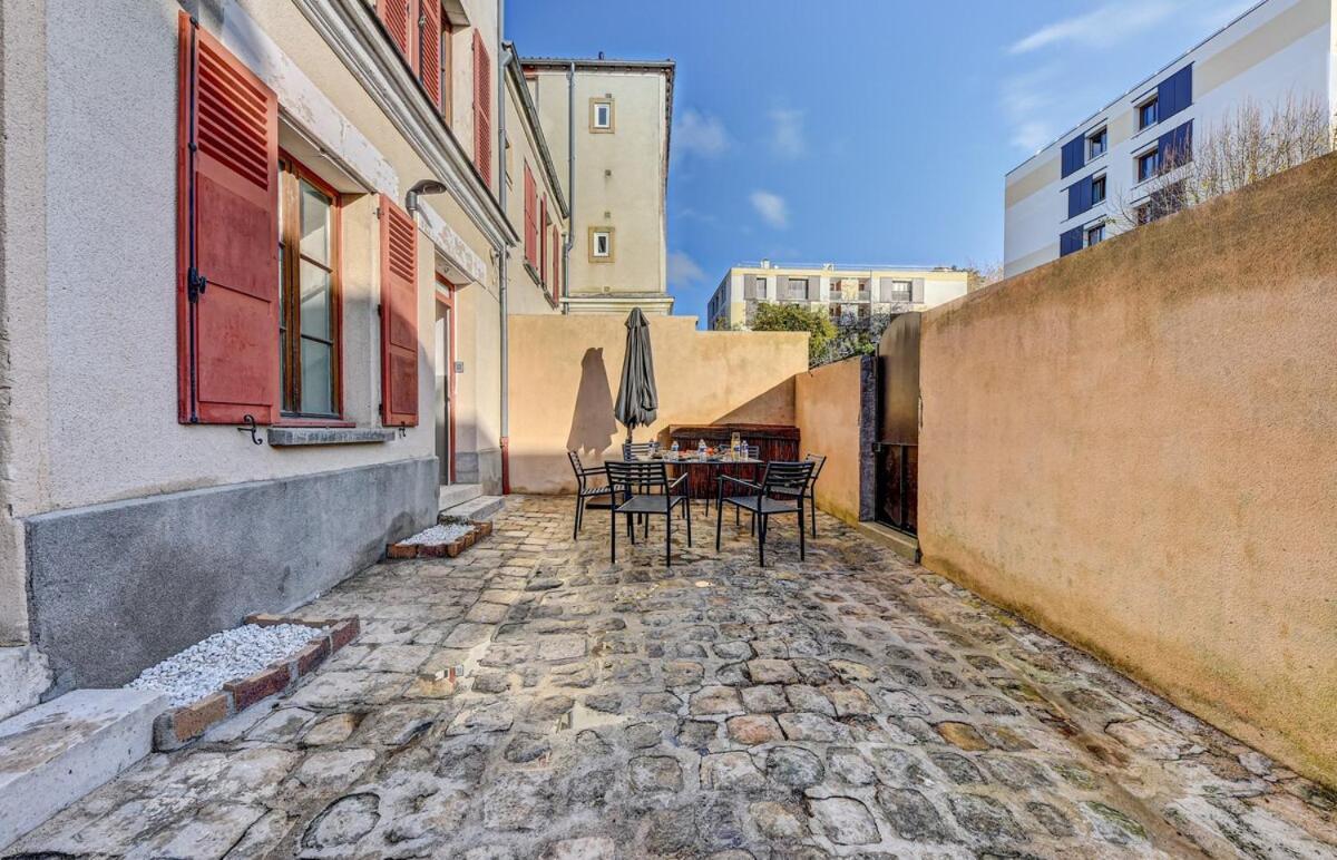 Apartment Zanzibar - 15 Min Walk To Fontainebleau Chateau